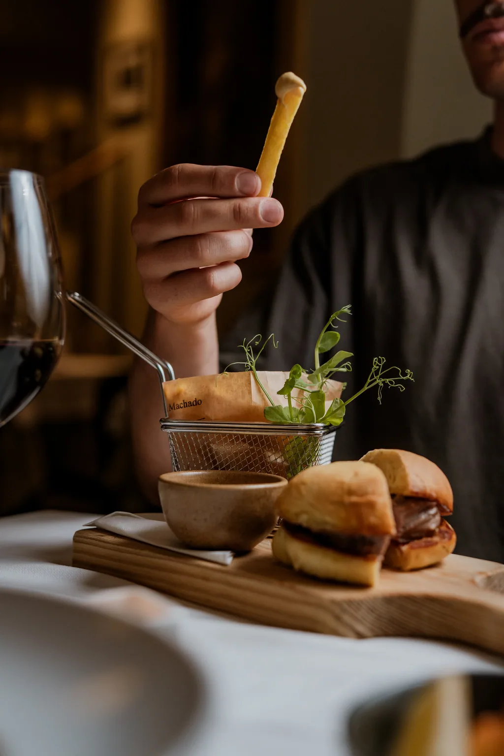Mini-Burger, im Saal serviert