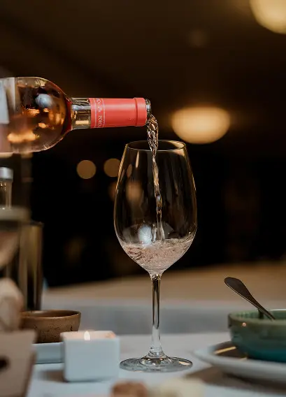 Vinho servido na Adega Machado em Lisboa