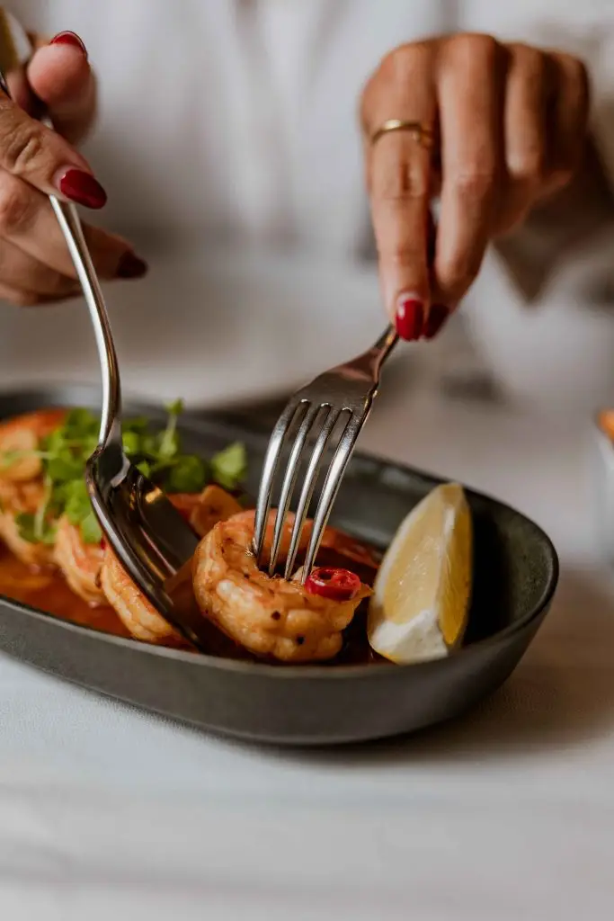 Camarão salteado servido na Adega Machado em Lisboa