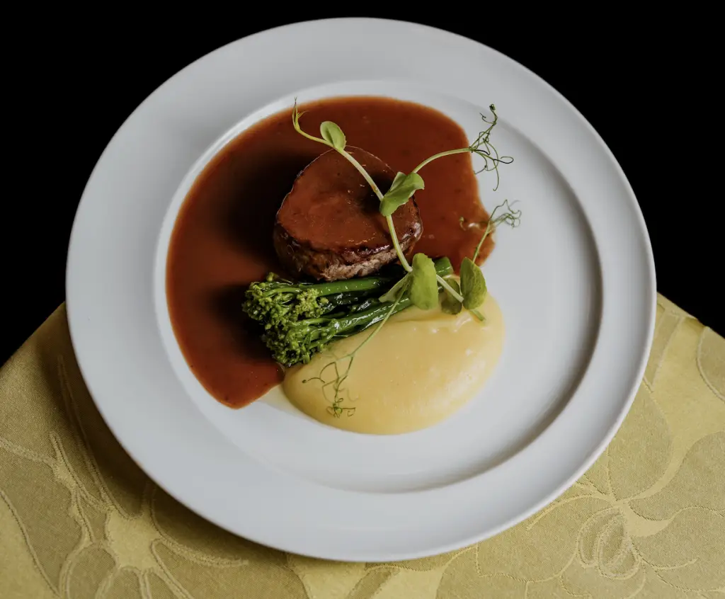 Tornedó de novilho servido na Adega Machado em Lisboa