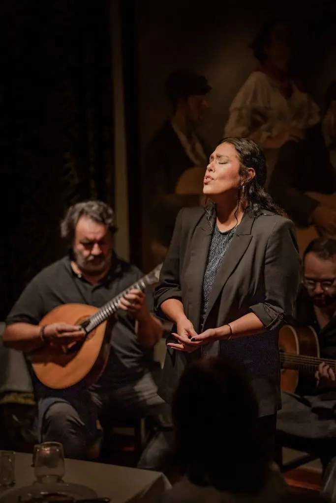 Espetáculo de fado ao vivo na Adega Machado no Bairro Alto, Lisboa